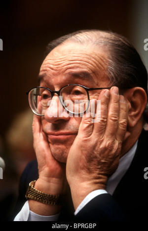 Le Président de la Réserve fédérale, Alan Greenspan témoigne au Congrès le 5 mars 1997 à Washington, DC. Banque D'Images