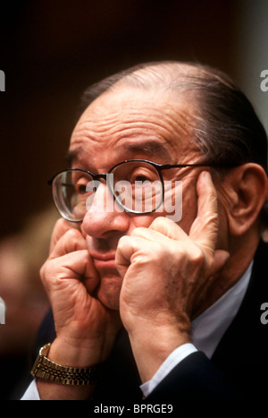 Le Président de la Réserve fédérale, Alan Greenspan témoigne au Congrès le 5 mars 1997 à Washington, DC. Banque D'Images