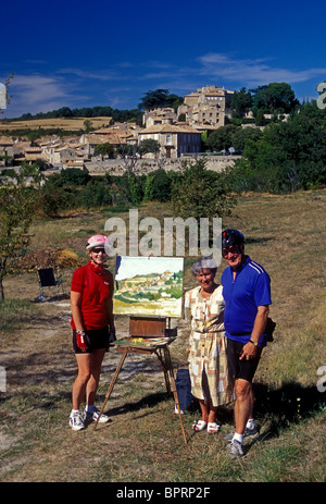 Artiste, peintre, peinture sur chevalet, en couple, les touristes, les cyclistes, vélo, village Murs, Murs, Provence, France, Europe Banque D'Images