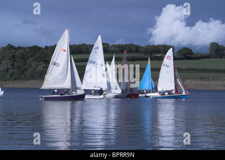 Course de canot sur le lac Wimbleball. Le Somerset. UK Banque D'Images