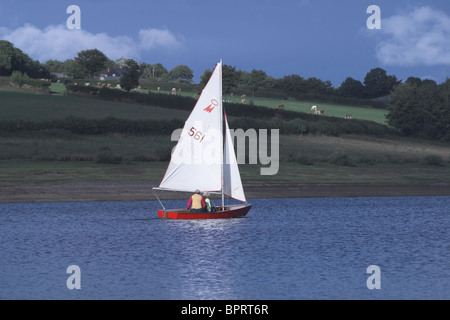 La voile canot sur le lac Wimbleball. Le Somerset. UK Banque D'Images