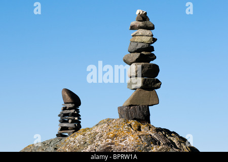 Un inukshuk sur une plage à l'île de Salt Spring en Colombie Britannique Canada Banque D'Images