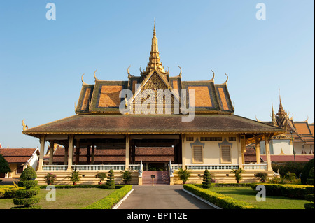 Salle de banquets, du Palais Royal, Phnom Penh, Cambodge Banque D'Images