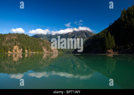 Lake mountain Diablo avec réflexion, North Cascades National Park, Washington, United States of America Banque D'Images