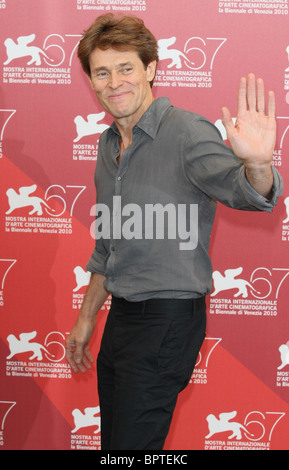 WILLEM DEFOE UNE FEMME PHOTOCALL. 67ème FESTIVAL DU FILM DE VENISE Venise ITALIE 04 Septembre 2010 Banque D'Images