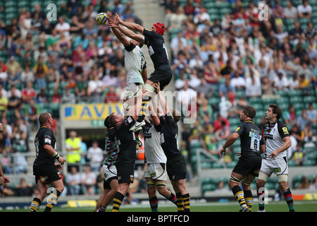 Le deuxième match de la double récolte de Twickenham, London Wasps v Harlequins. Banque D'Images