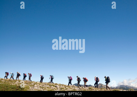 Dictionnaire en ligne de Goya, les randonneurs au-dessus du Parc National de Chūbu-Sangaku, Nagano, Japon Banque D'Images