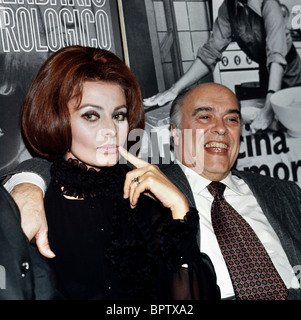 SOPHIA LOREN et CARLO PONTI MARI ET FEMME (1965) Banque D'Images