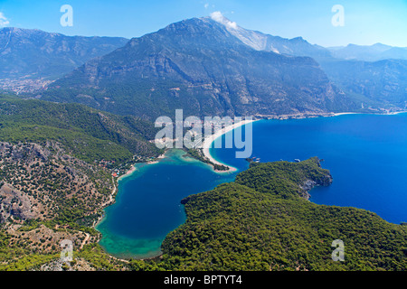 Photo aérienne de la baie de Fethiye à Antalya, près de la côte ouest turque Banque D'Images