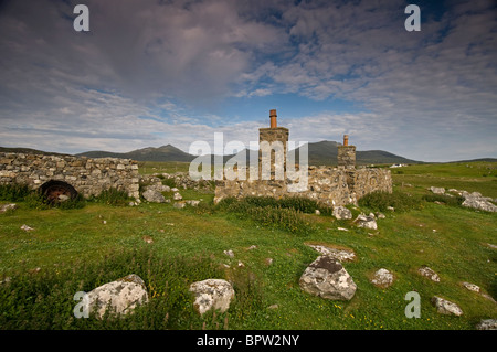 Croft House abandonnés et négligés des outils agricoles à Sniseabhal Sud, Ecosse Usit.SCO 6507 Banque D'Images