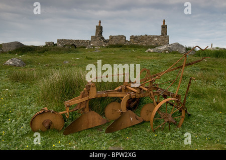 Croft House abandonnés et négligés des outils agricoles à Sniseabhal, au sud de l'Écosse. Usit 6509 SCO Banque D'Images