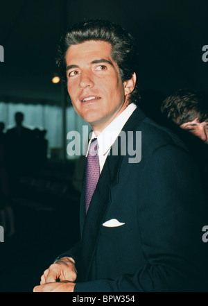 JOHN F. KENNEDY junior, fils de l'ANCIEN PRÉSIDENT AMÉRICAIN 15 décembre 1989 TRIS Banque D'Images