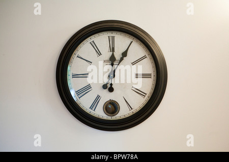 Horloge sur le mur Banque D'Images