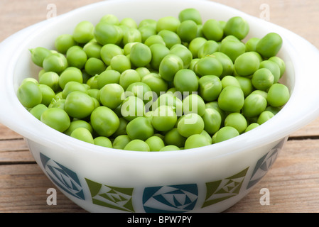 Pois mange fraîchement dans un plat Banque D'Images