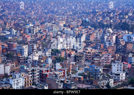 Sur la ville de Swayambhunath, le Monkey Temple, Katmandou, Népal Banque D'Images