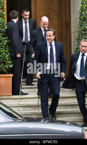 David Cameron, Premier Ministre britannique quitte après fonction pour la victoire sur le Japon 65e commémoration Londres, août 2010 Banque D'Images