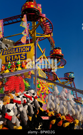 Rollercoaster souris peluche à mi-chemin avec des prix à l'Exposition nationale canadienne Toronto fête foraine Banque D'Images