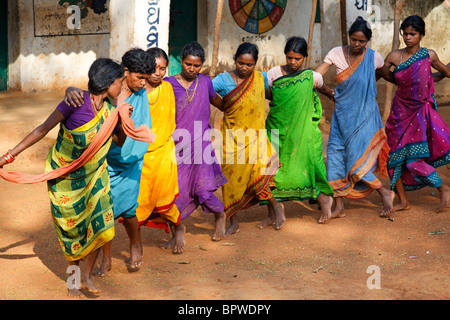 La danse du Village, Gadhava tribu, Orissa, Inde Banque D'Images