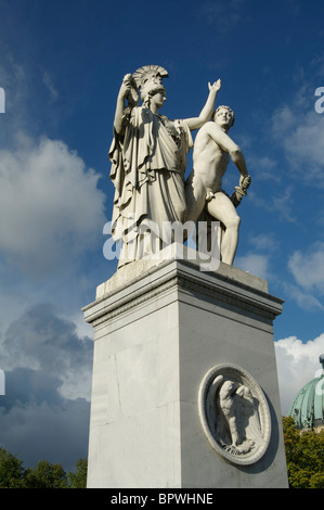 Détail de Pallas mène le guerrier dans la bataille - Albert Wolff, 1853 - statue sur le Schlossbrucke Banque D'Images