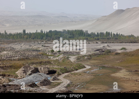 L'exploitation minière de Jade le long de la rivière à Hotan, Xinjiang, Chine. Banque D'Images