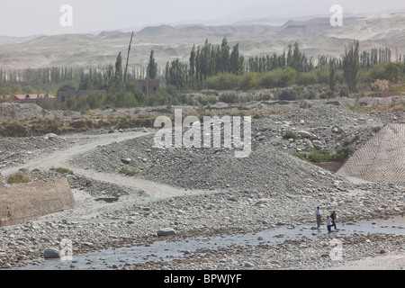 L'exploitation minière de Jade le long de la rivière à Hotan, Xinjiang, Chine. Banque D'Images