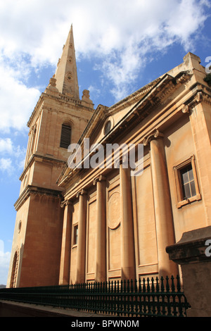 La cathédrale anglicane St Paul à partir de vieux Théâtre Rue (Triq) Teatru-Antik Marsamxett Triq, Valletta, Malte, Méditerranée, Europe Banque D'Images