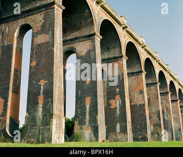 Construit en 1841, l'Ouse Valley Viaduct (également appelé Balcombe Viaduc) sur la rivière Ouse London-Brighton sur la ligne de chemin de fer. Banque D'Images