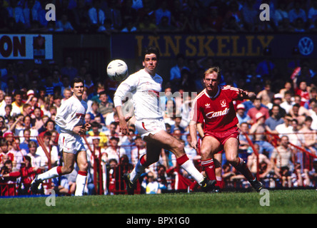 La demi-finale de la FA Cup 1989 replay entre Liverpool et Nottingham Forest après Hillsborough catastrophe. Steve McMahon Banque D'Images