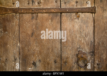 Porte en bois ancienne détail texture de fond plein cadre close up Banque D'Images