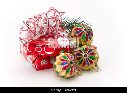 Ornements de Noël coloré de rouge et argent gifts Banque D'Images
