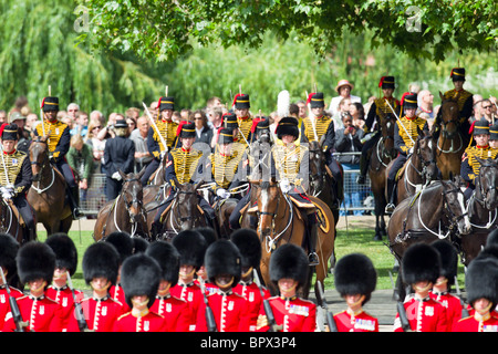 Des troupes du roi Royal Horse Artillery en face de St James's Park, 'Parade la couleur' 2010 Banque D'Images