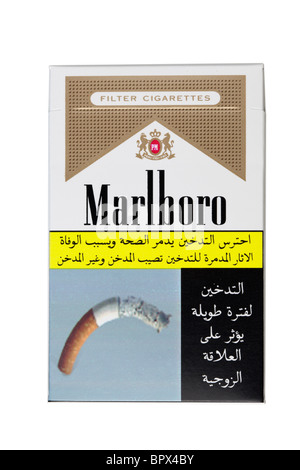 Des mises en garde sur un paquet de cigarettes d'Egypte Banque D'Images