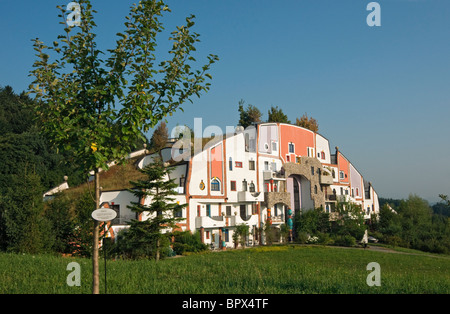 Steinhaus (maison en pierre), Bad Blumau Hot Springs Village Hôtel conçu par l'architecte Friedensreich Hundertwasser, Styrie, Autriche Banque D'Images