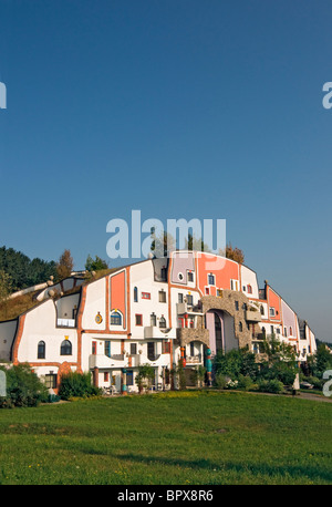 Steinhaus (maison en pierre), Bad Blumau Hot Springs Village Hôtel conçu par l'architecte Friedensreich Hundertwasser, Styrie, Autriche Banque D'Images