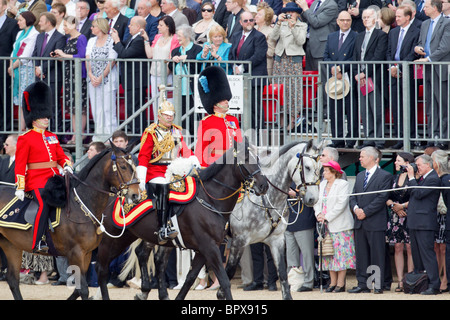 La non-Royal Colonels arrivant à Horse Guards Parade. 'La couleur' 2010 Parade Banque D'Images