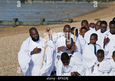 Les membres de la congrégation des apôtres de l'église. Muchinjikwa Photo par Gordon 1928 Banque D'Images