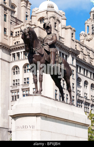 Statue du roi Édouard VII à la Pier Head à Liverpool, Royaume-Uni Banque D'Images