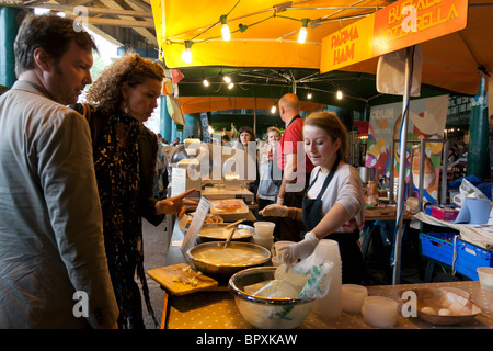 Fromage Mozzarella Décrochage - Borough Market - Southwark - Londres Banque D'Images