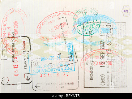 Page du passeport avec l'immigration stamps close up Banque D'Images