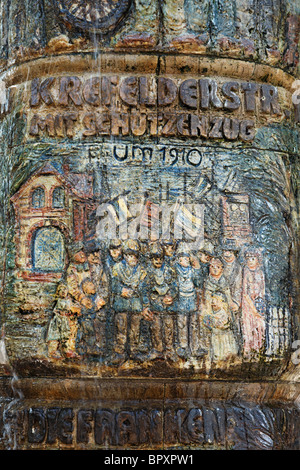 Brunnen am Alten Rathaus, Teilansicht Figurengruppe mit, Dormagen, Niederrhein, Nordrhein-Westfalen Banque D'Images