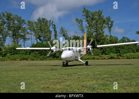 L'Air Seychelles DHC-6 Twin Otter, avion à hélice double arrivée sur l'aérodrome de l'île Bird Banque D'Images