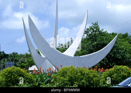 'Twa' Zwazo - Trois oiseaux (Monument du bicentenaire) situé sur l'Avenue de l'indépendance, à Victoria à Mahé aux Seychelles Banque D'Images