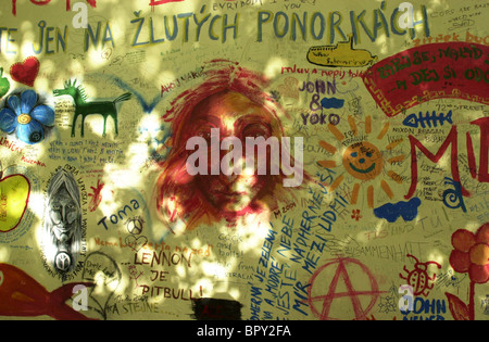 Prague rend hommage à John Lennon sur le mur 2001 Banque D'Images