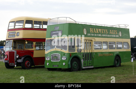 Leyland titan pd2/3 et leyland titan pd3/4 vintage bus sur l'affichage à dunsfold 2010 Wings and Wheels Banque D'Images