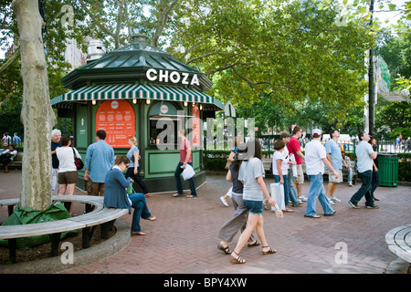 La Choza nourriture mexicaine en kiosque dans le bâtiment municipal Plaza dans le Lower Manhattan à New York Banque D'Images