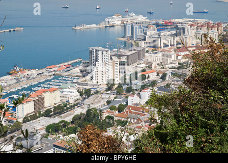 Un ensemble de photographies de Gibraltar, le Rocher de Gibraltar , la ville et le port (Port) Banque D'Images