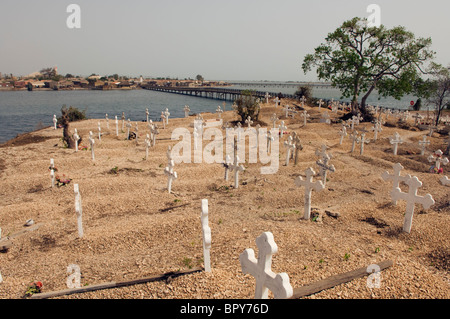 Cimetière, L'île de Fadiout composé de coquillages, Petit Côte, au Sénégal Banque D'Images