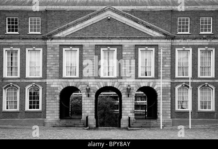 Les bâtiments du gouvernement irlandais classique dans le château de Dublin Banque D'Images