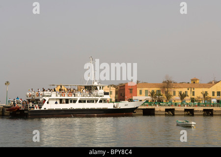 À l'embarcadère de ferry de l'île de Gorée, au Sénégal Banque D'Images