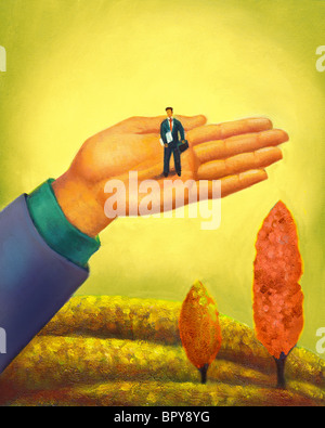 Un homme debout sur la paume d'une énorme main Banque D'Images